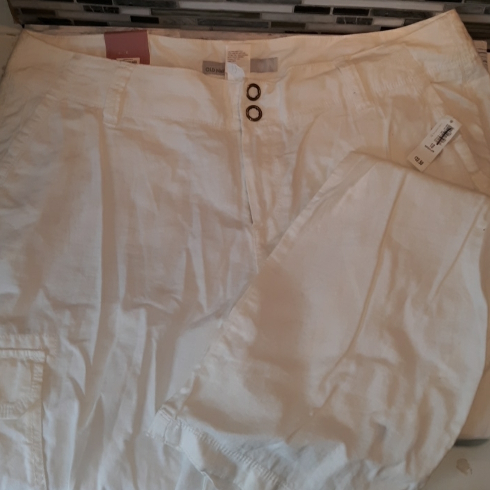 Old Navy mid rise The Flirt 18 white brach pants
